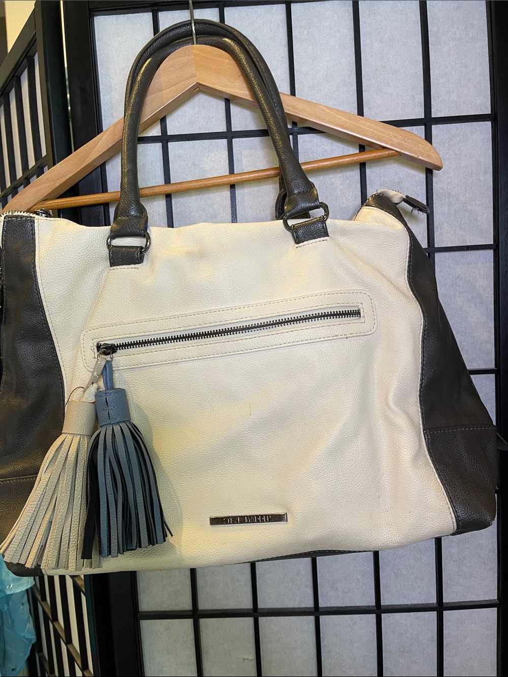 STEVE MADDEN  Women’s Two-Tone Leather Tote with Tassel in Cream & Dusty Blue